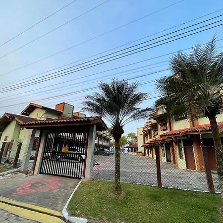 Pe Na Areia Na Praia Das Toninhas - Villagio 24 Porto Feliz Ubatuba Luaran gambar